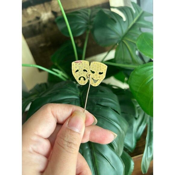 Mardi Gras Pin - Picture 4 of 4